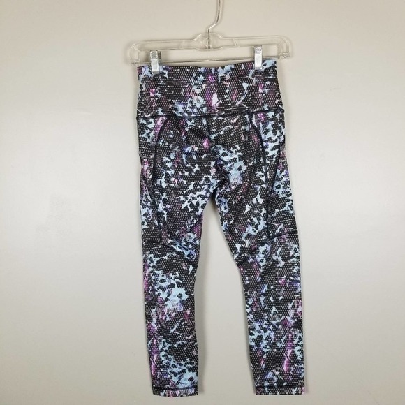 Lululemon all sport crop floral tranquil blue multi, size 4 - Picture 6 of 7